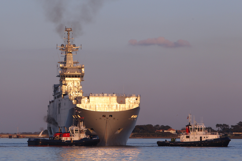 Illustration for article titled Why These Powerful French Assault Ships Might End Up In Putin's Hands